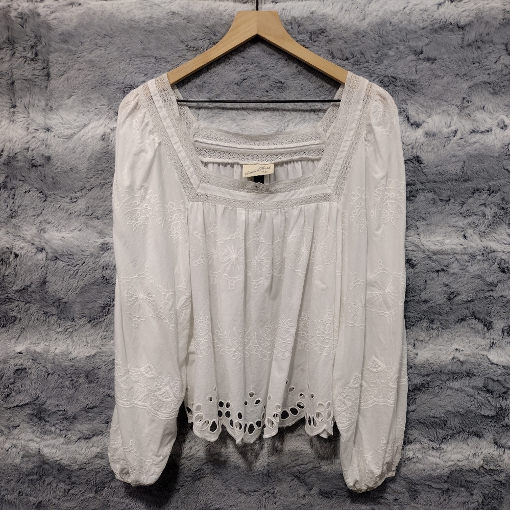Universal Thread White Blouse - Picture 2 of 10
